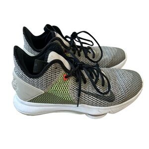 Nike LeBron Witness 4 String Volt Size 9.5